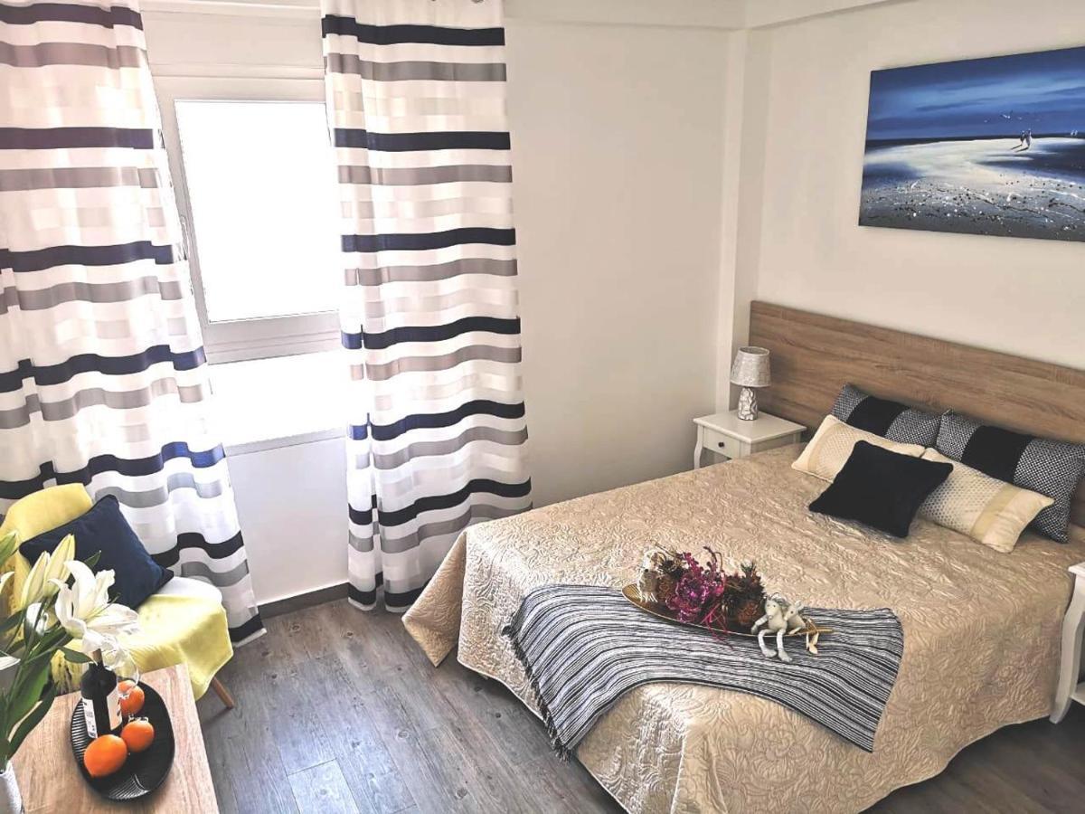 Beachfront Modern And Spacious Apartment Torrevieja Kültér fotó